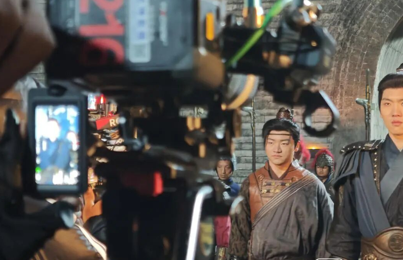 微短剧“短平快”，但监管不能“短”。先备案后开机，是关键抓手。它可变“事后追惩”