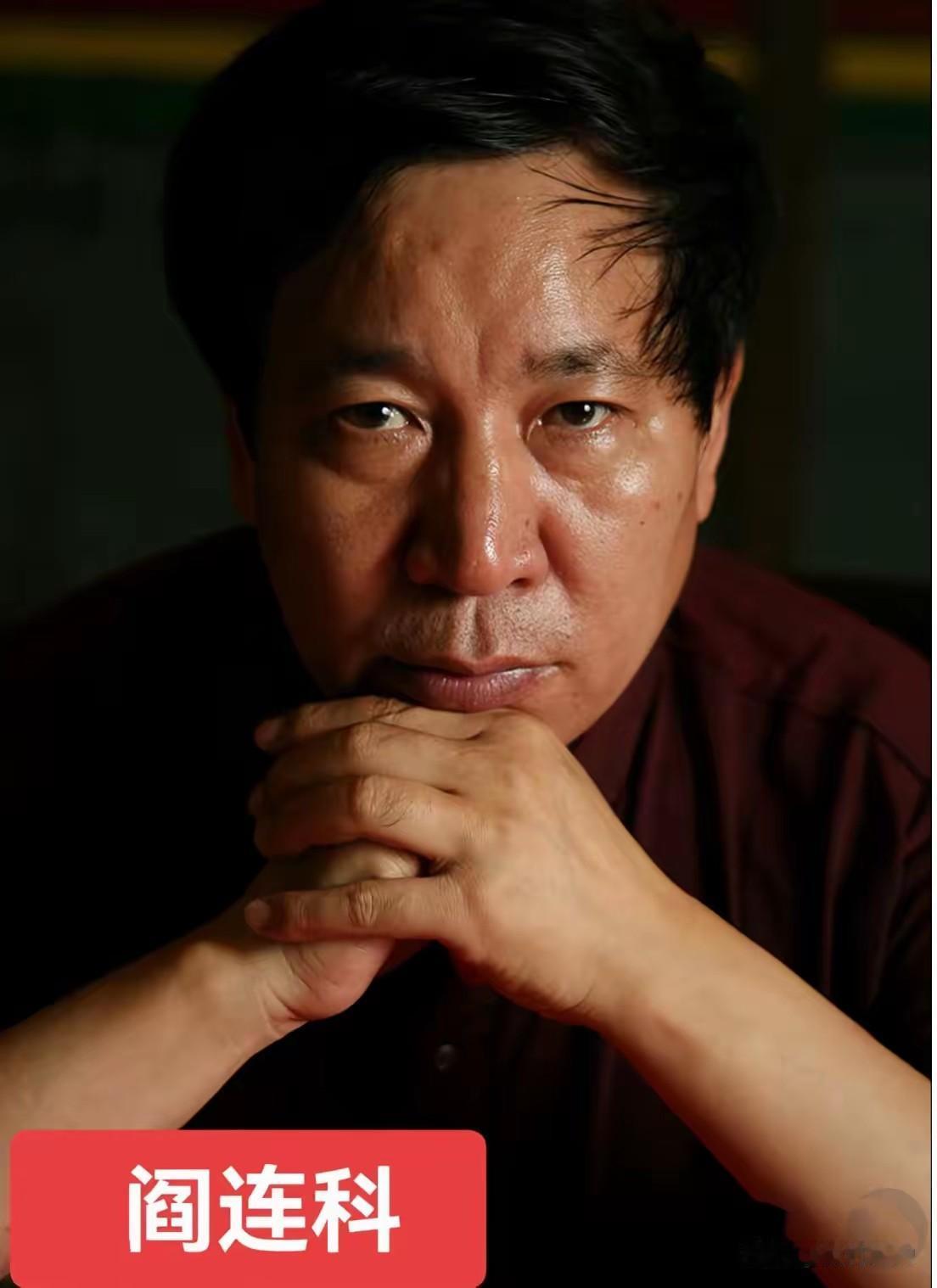 肖鹰揪着蒋方舟不放，不是专门针对她。从头到尾，她就是个摆在明面上的“挡箭牌”。他