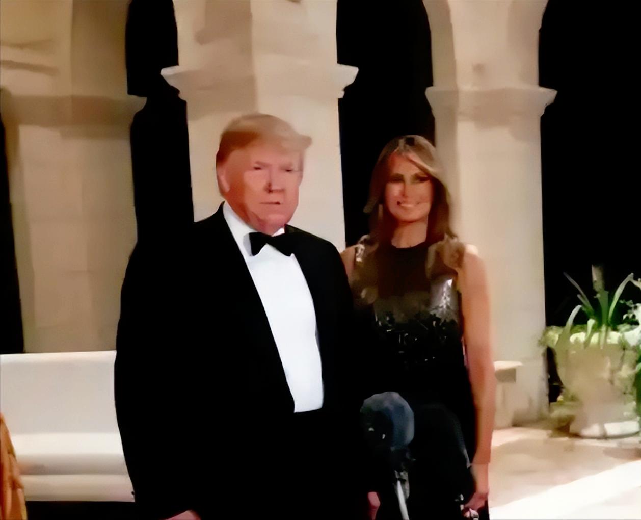 太反转了！特朗普在自己的海湖庄园办跨年派对被问到新年愿望时，他竟然连说三遍“世界