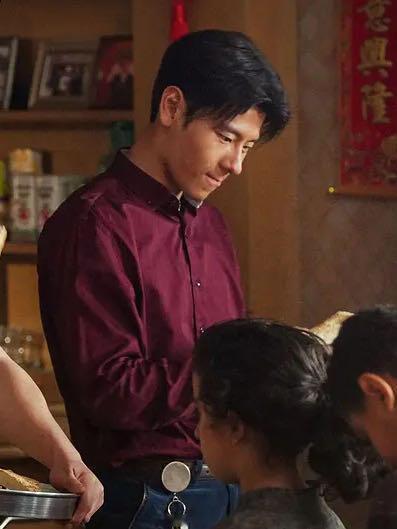 马俊生 男妈妈《欢迎来龙餐馆》里马俊生化身暖心男妈妈，和徐福、赛夫彼此依靠，拼凑