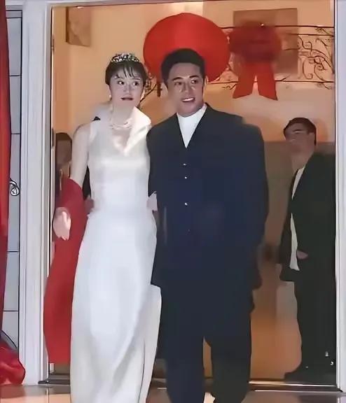 从一而终多好啊
非要半路上换个人
为什么男人有钱了就想换老婆呢？[尬笑]