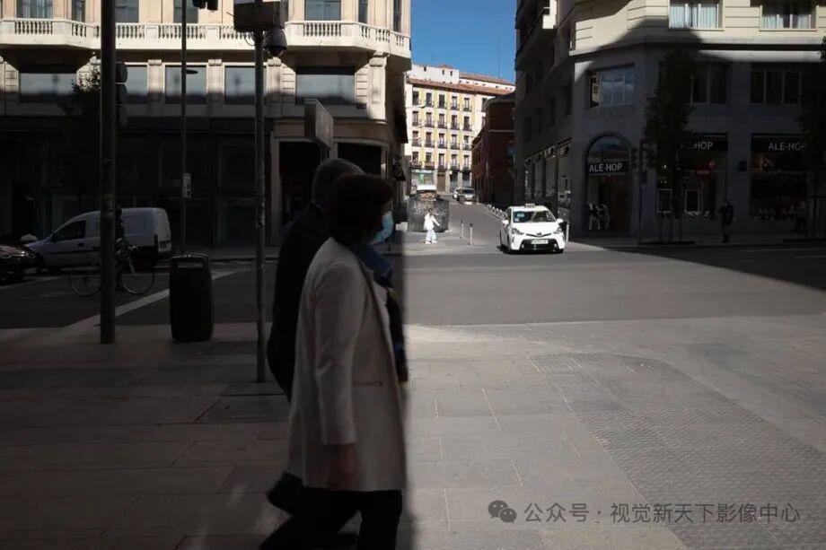 巧合 
摄影师：Denis Cherim