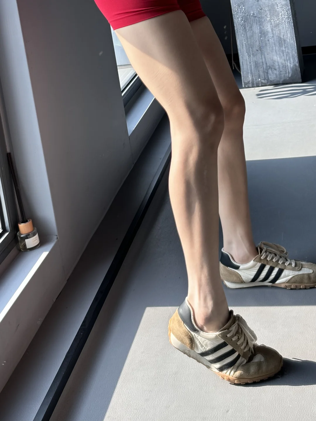 实况下的健身女孩腿部肌肉线条｜瘦而不柴