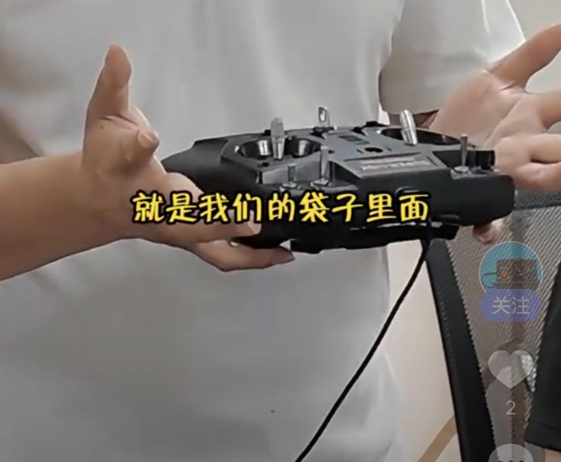 全球最大的笑话——销声匿迹
一群人手拿遥控器翻跟头。
热血沸腾，然后，
销声匿迹