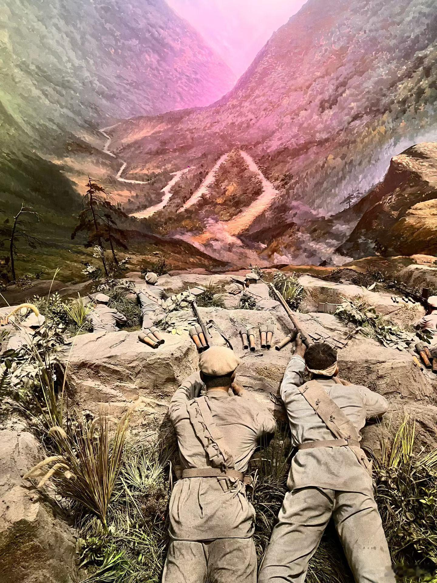 书页上的历史，在遵义变成眼前实景。观会址，看《伟大转折》，感受先辈于绝境之中寻得