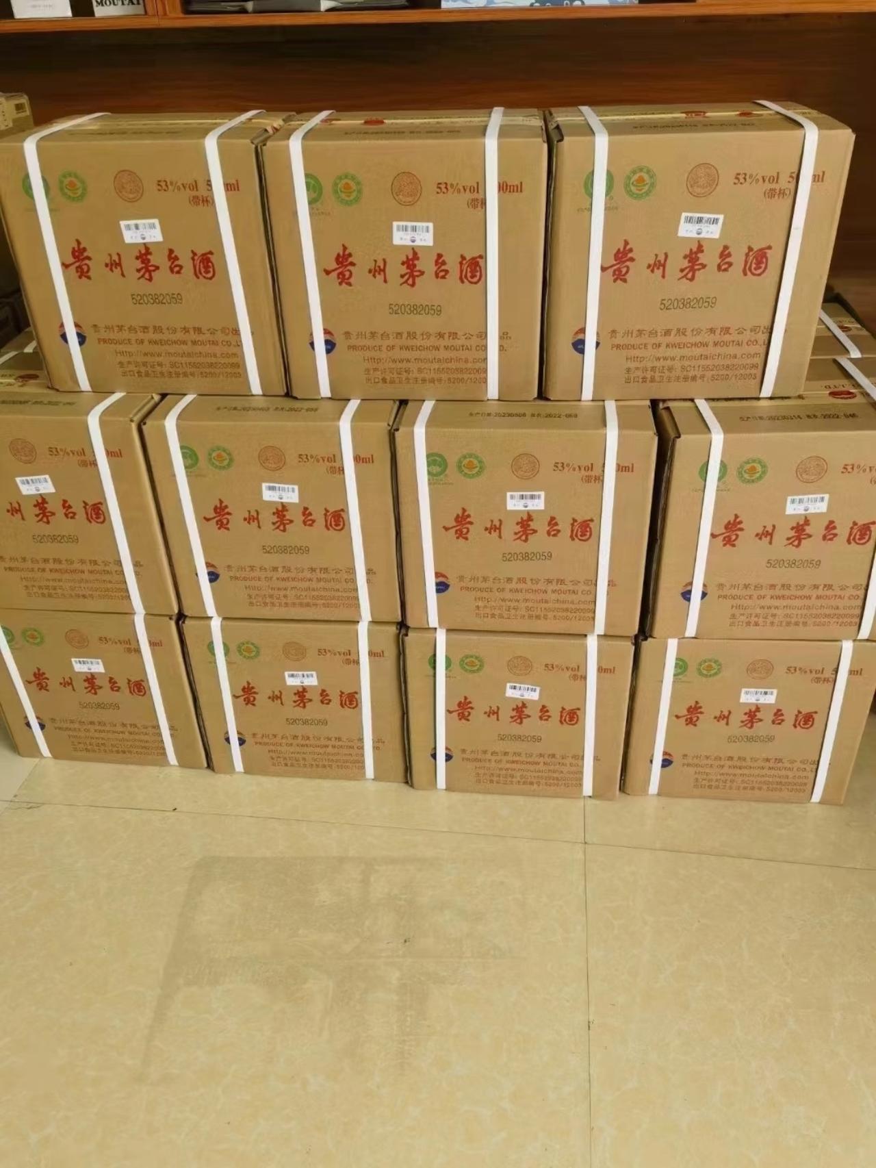 济南一个老板，500箱茅台，2800一瓶收的。
现在呢？1700。
五百多万，就