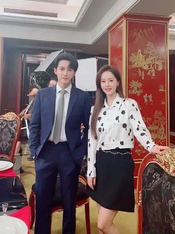 电视剧爱情有烟火 檀健次非总的合影檀健次李亦非   专栏 · 檀健次的合影