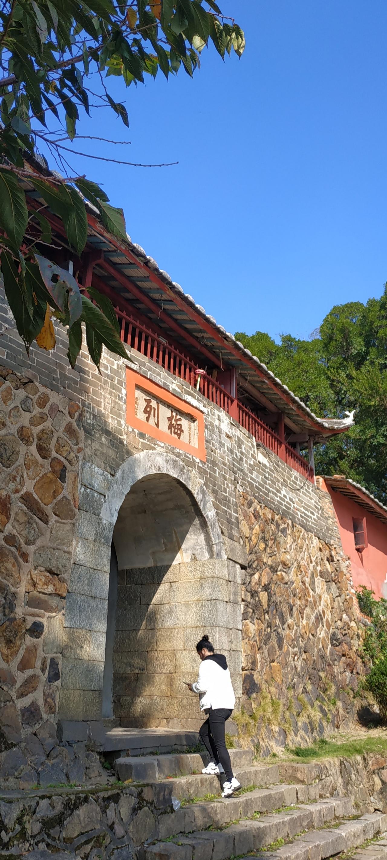 【[烟花]美丽三明2157】
梅列门★三明列西古城墙
始建于清乾隆的1750年。