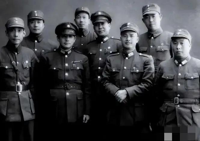 1947年孟良崮，74师参谋长魏振钺被俘后5句话，竟让陈毅后背发凉！
 
194