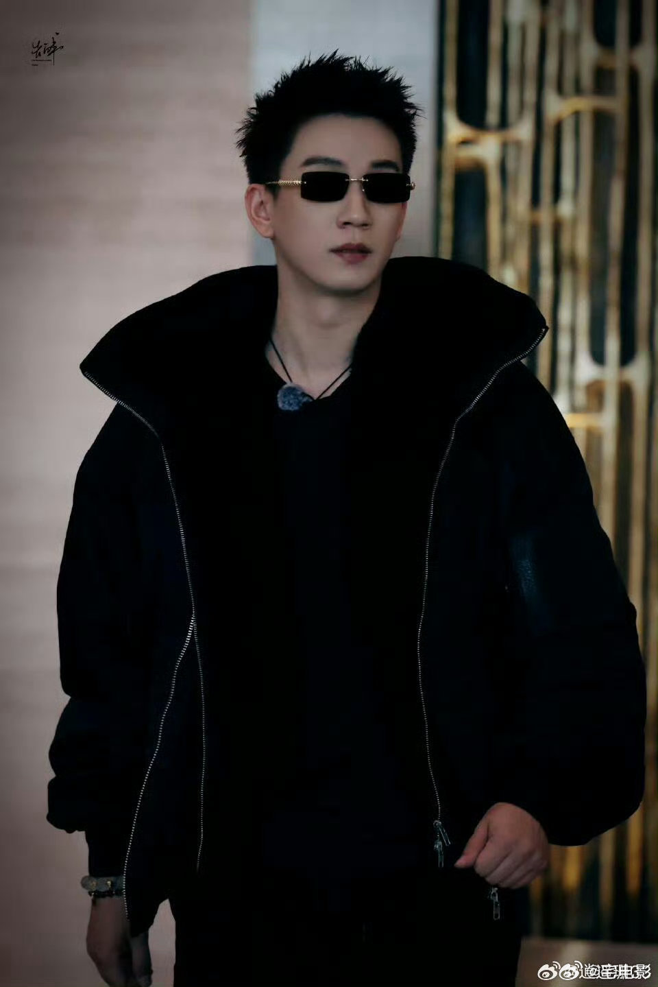 王子奇短短十天完成黑切白 前一秒还是冷峻黑切白，下一秒白衣翩翩，两种气场都完美拿