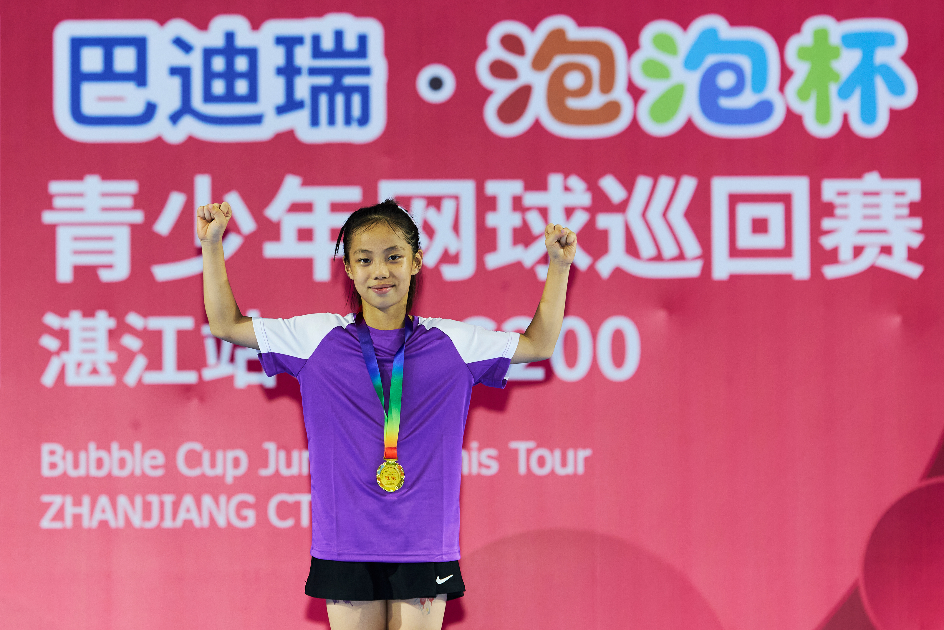 网球新星靳语桐，2026巴迪瑞·泡泡杯湛江站U10女单冠军和U12女单季军！靳语