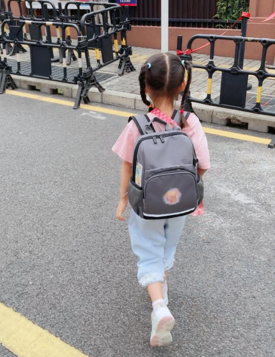 孩子不是教出来的，是长在你气场里的