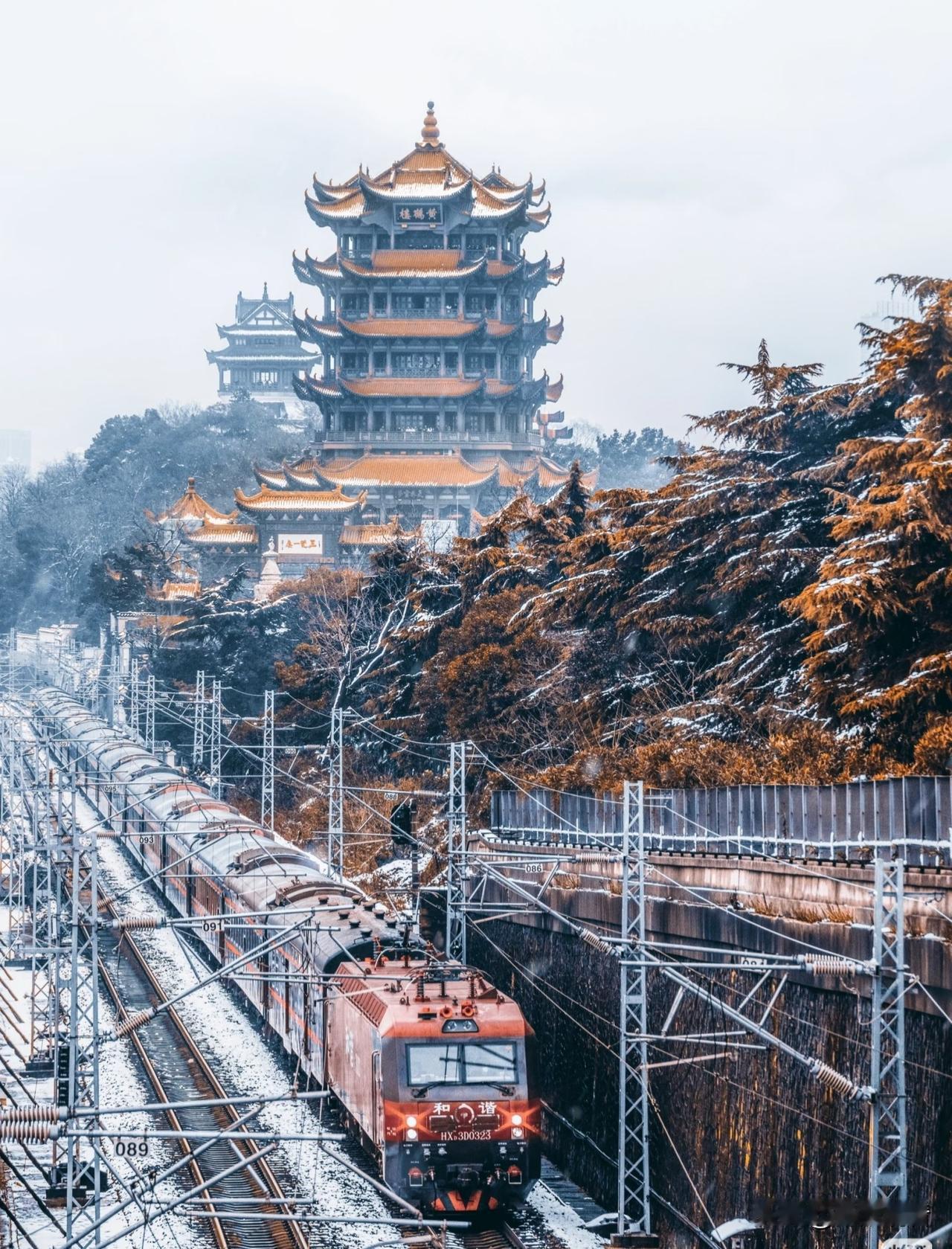 奋进江城共筑新篇｜寒风再烈，武汉的冬日暖得藏不住！
 
都说武汉的冬天是“魔法攻