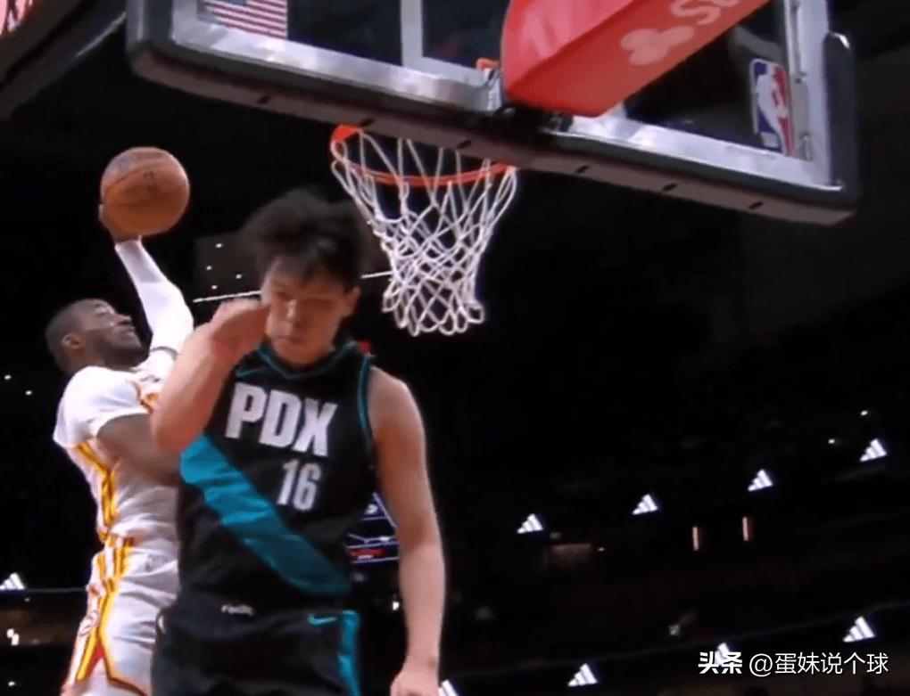 今天老鹰队的超级新援库明加真的证明了自己就是被勇士队耽误了的巨星。

今天老鹰对