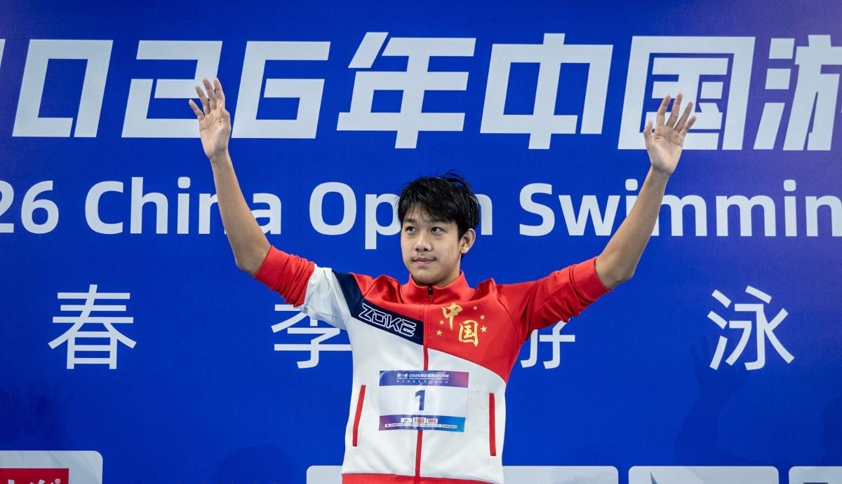 厉害了，小孩哥！生于2007年5月的张展硕，要在今年5月才满19岁。这个小伙子在