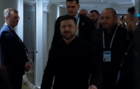 【泽连斯基表示，他与美国国务卿卢比奥讨论了前线局势和谈判进程。】泽连斯基表示：“