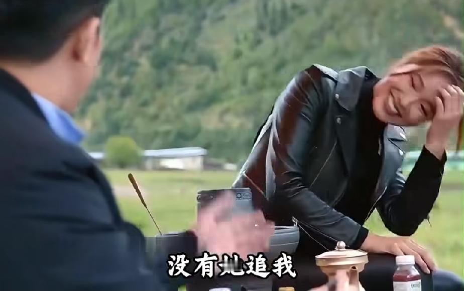 谢霆锋好奇追问李亚男是怎么和王祖蓝在一起的，因为两人外形真的相差太多了，还是女高