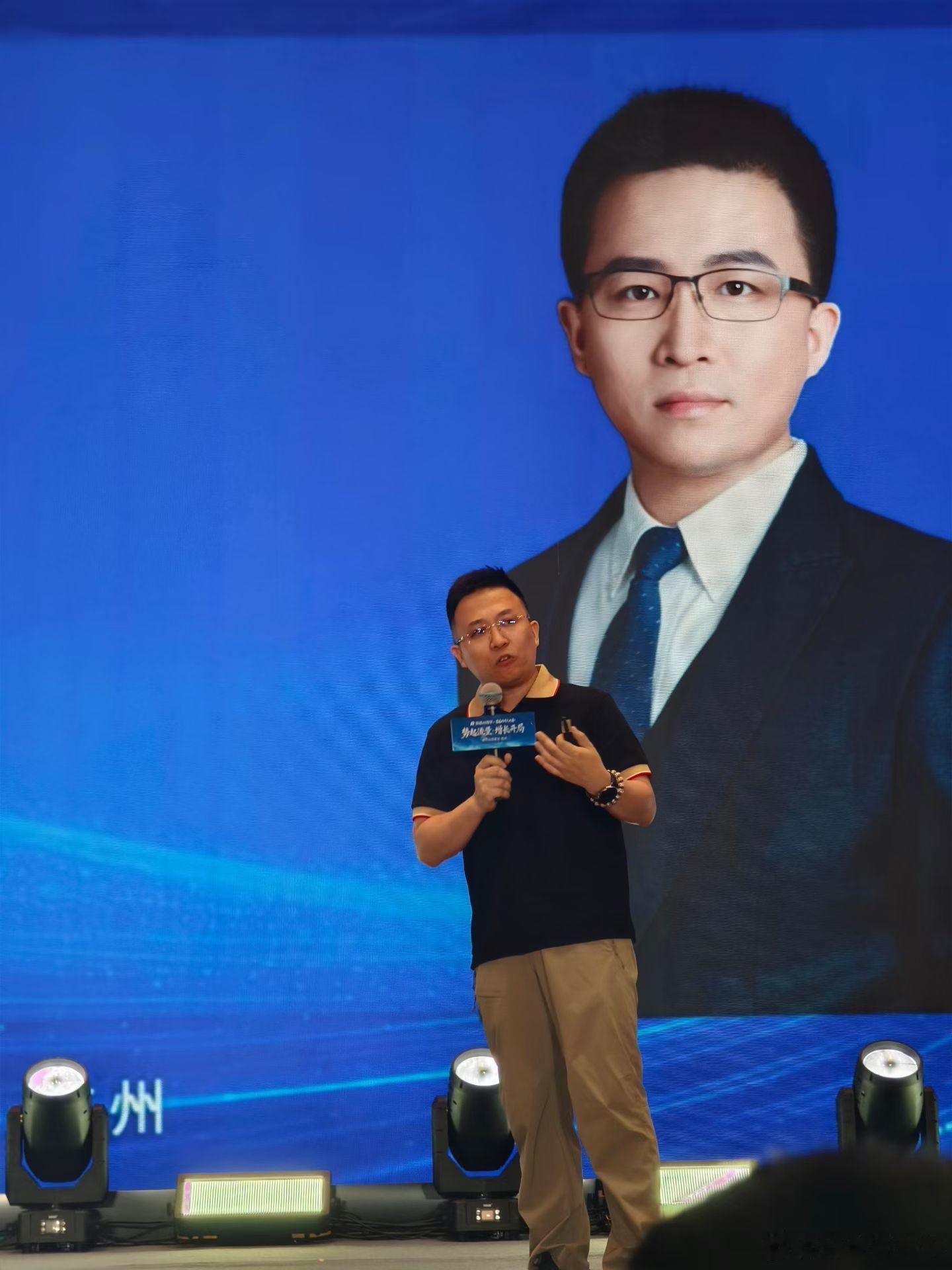 你不仅仅要讲提示词逻辑，你同时一定还要提供提示词工具！没有工具的纯理论讲解课程都