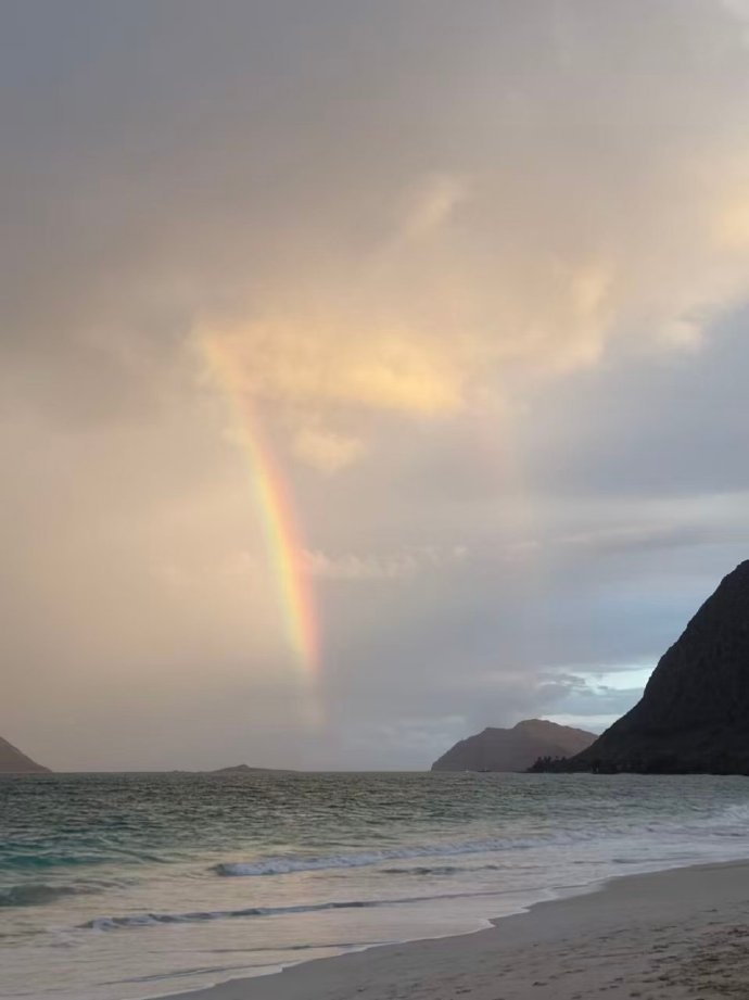 徐明浩白t海边plog 徐明浩白t海边plog，就这个小八帅气啊，海边白T恤氛围