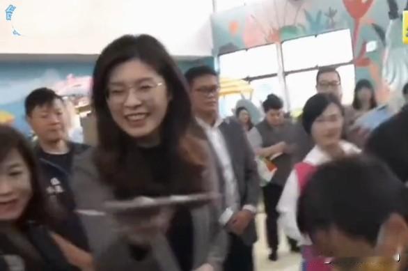 郑丽文探访台湾亲子中心

11月27日，中国国民党主席郑丽文，抽出时间，探访了基