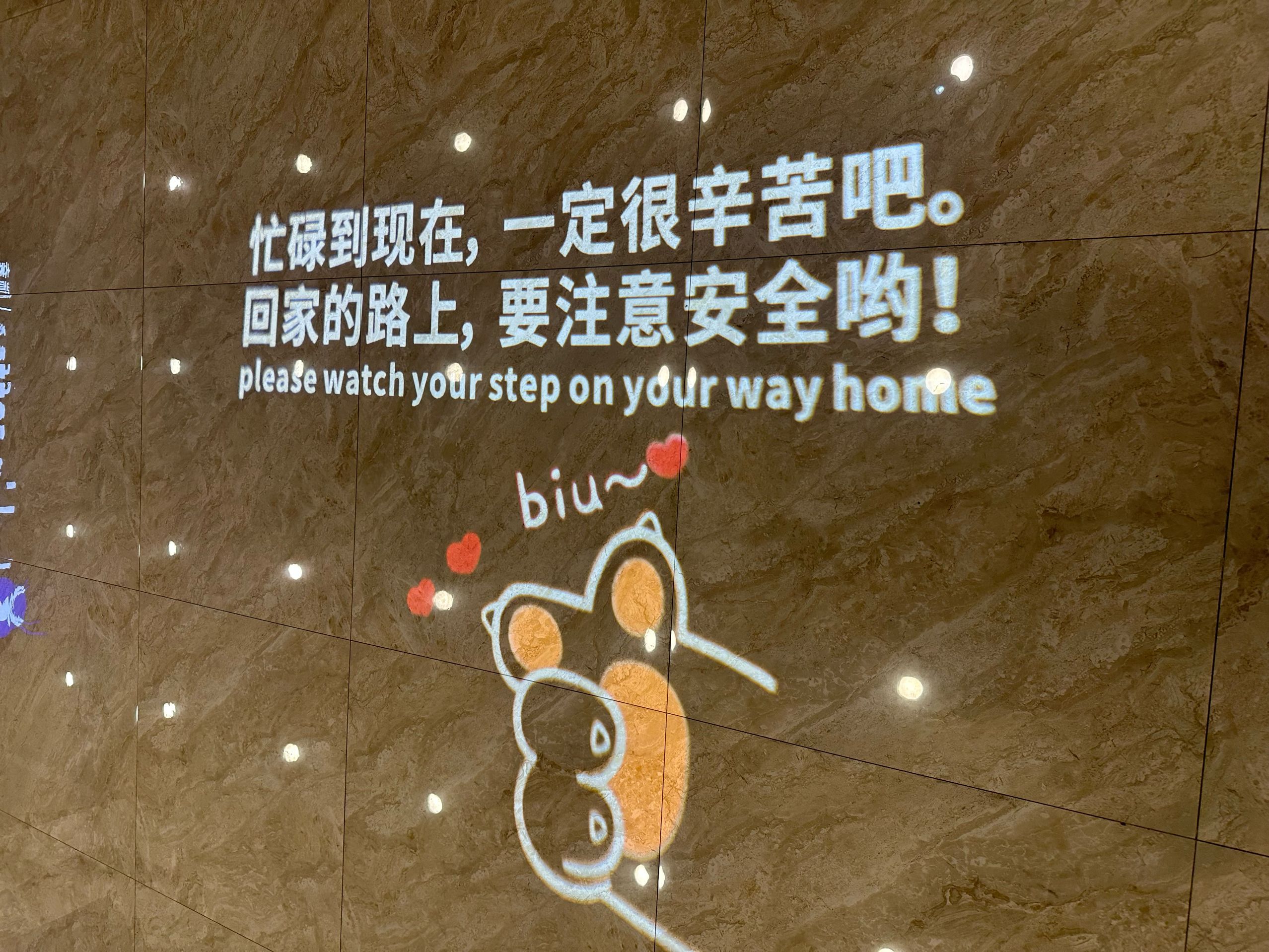 文字和照片才是对抗时间最好的方式。文字记录日常、复盘得失可以抓住机会，照片记录日