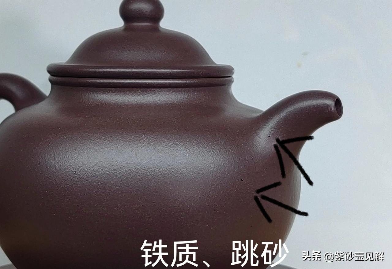 原矿只是起点，我更在意泥料有没有“活性”
常有壶友一上来就问：这泥是不是原矿？我