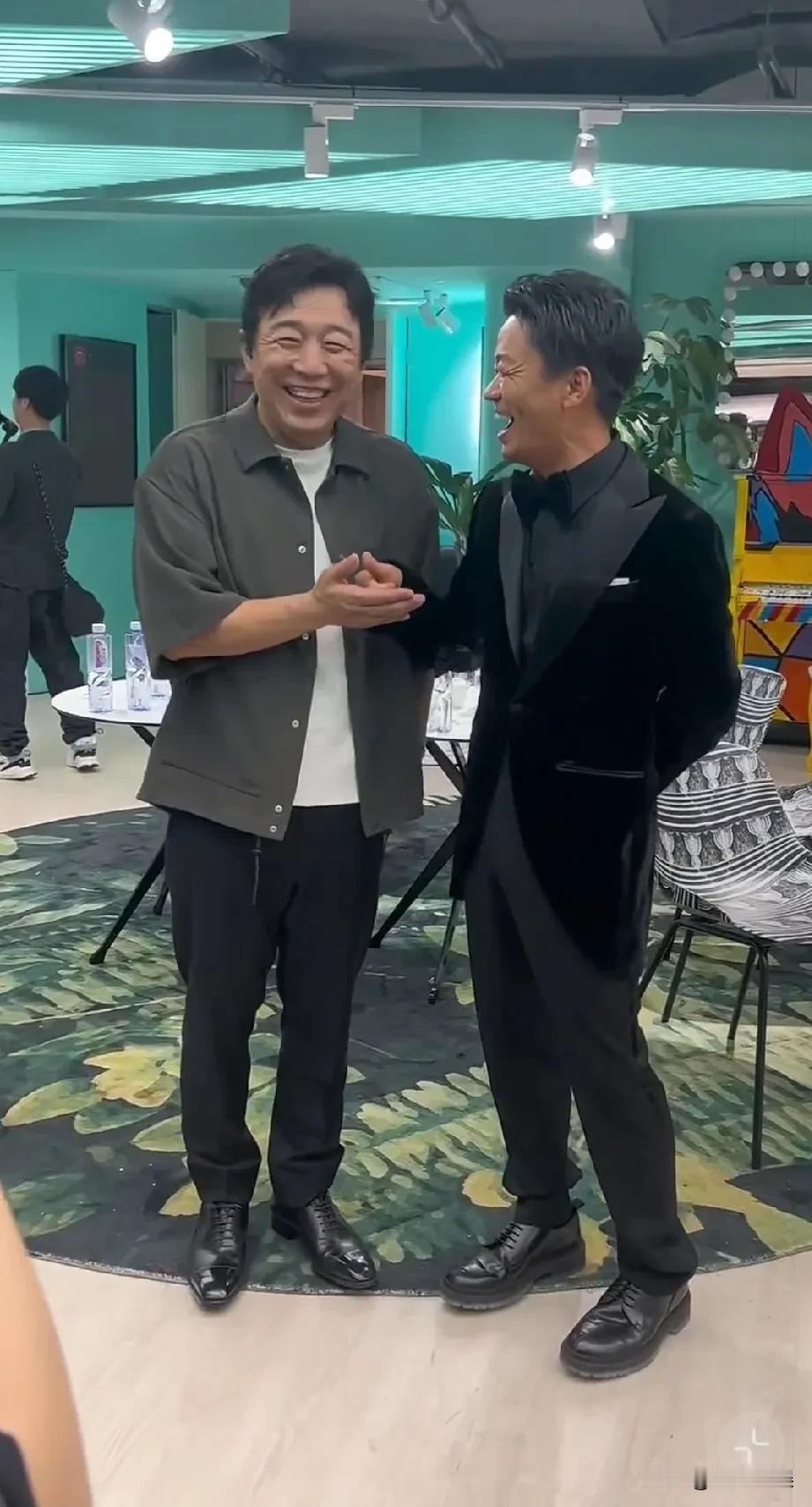 谁说没颜值娱乐圈混不开的？
看他俩就知道了，
要演技有演技，要颜值有演技，
要气