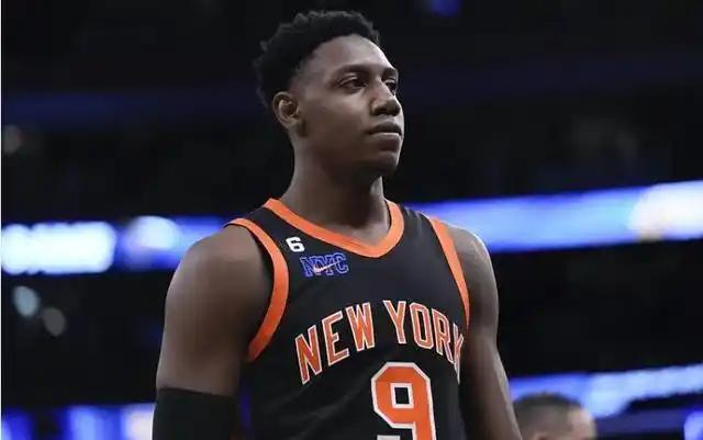 尼克斯放弃了最被忽视的球员巴雷特

猛龙大胜骑士，大比分来到1:2，猛龙发挥最好