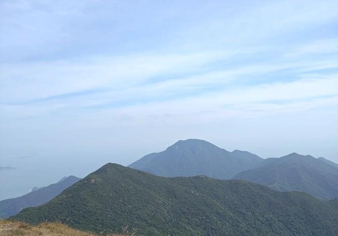 油价猛涨，92号汽油直逼7.6元，95号破8，98号竟然破10！这波涨幅，让深圳