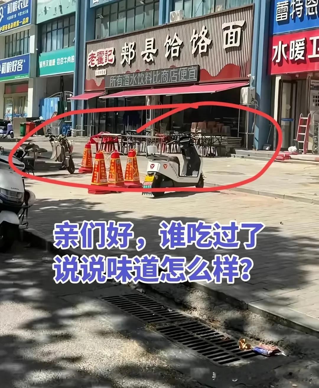 这个面馆老板应该是一个很有本事的人，哪怕一个月没有什么生意，他的店铺却始终不会倒