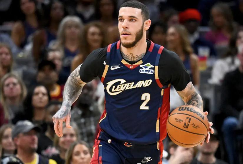 记者Rob Murrows：骑士和快船仍在谈判中，骑士希望把有2年2000万合同