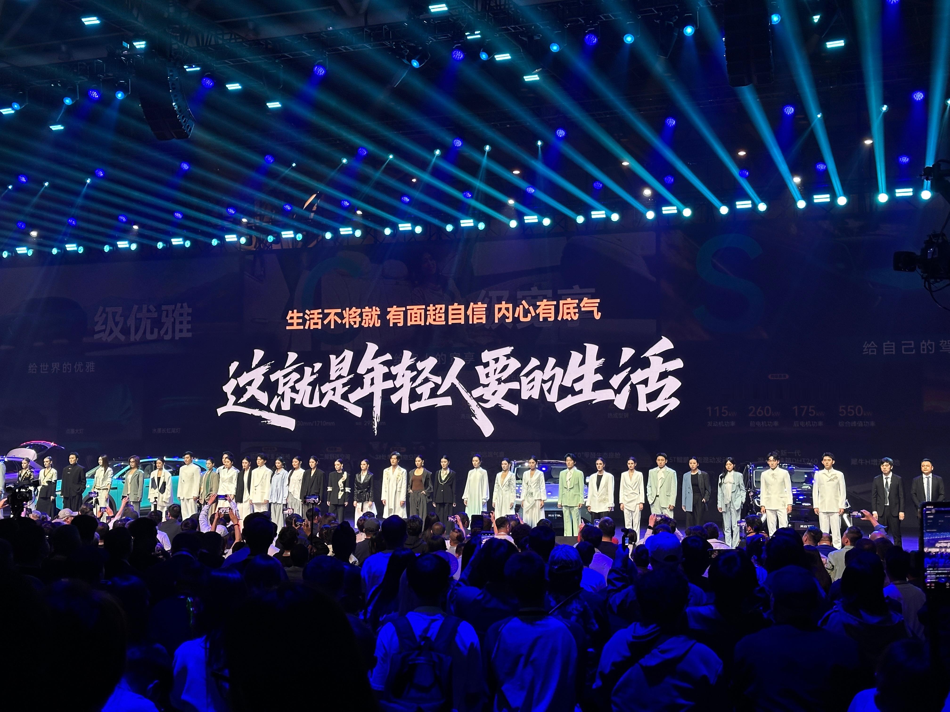 风云T9L上市价比预售又低了1w，真香！12.99万起的价格一出来，全场呼声不断