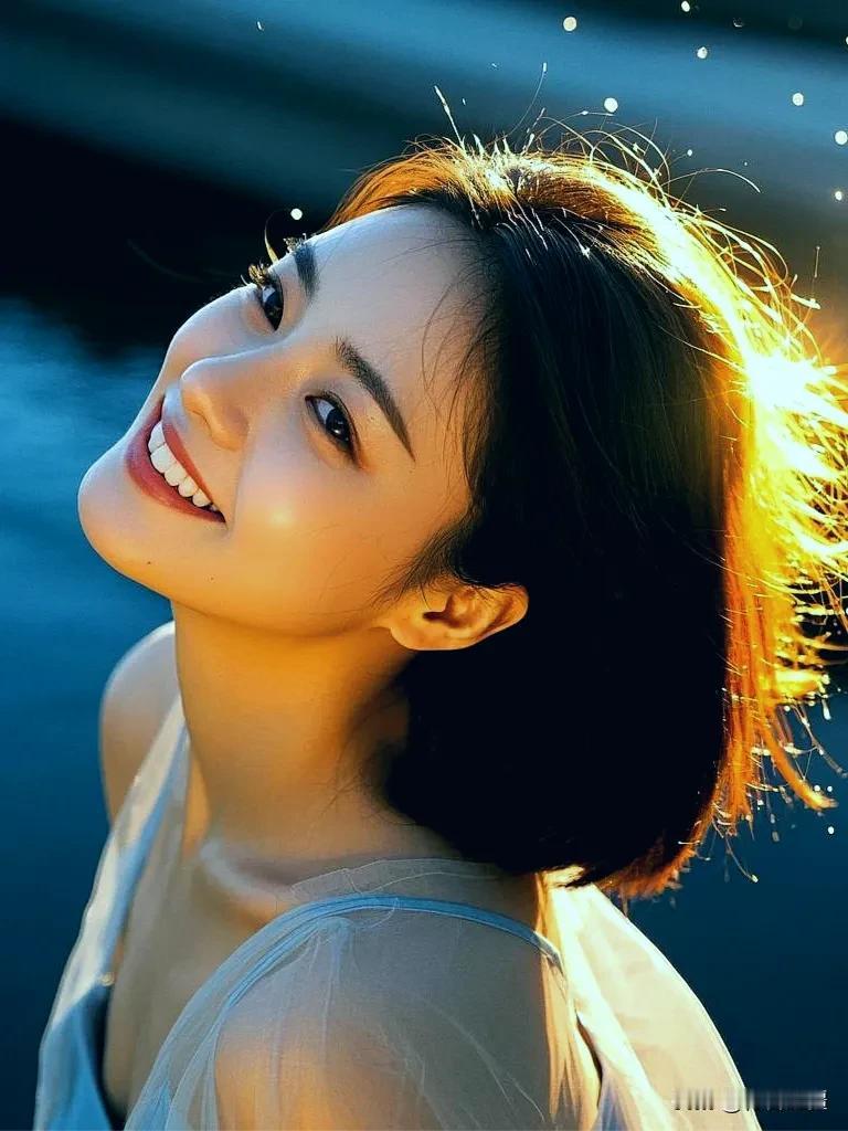 草木一秋，皆绽光芒
人生一世，值得珍藏

人活这一世呀，就如同那草木经历一秋，时