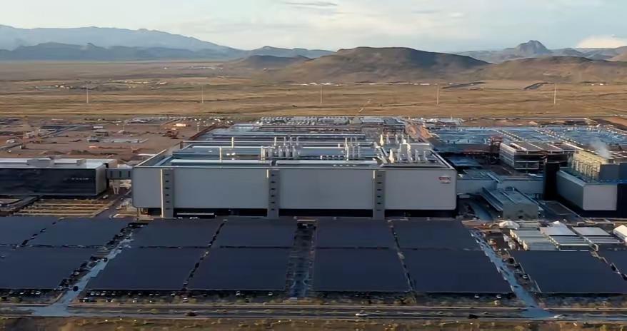 尴尬了！”

特朗普万万想不到，自己绞尽脑汁从中国台湾地区“抢”来台积电，到最后