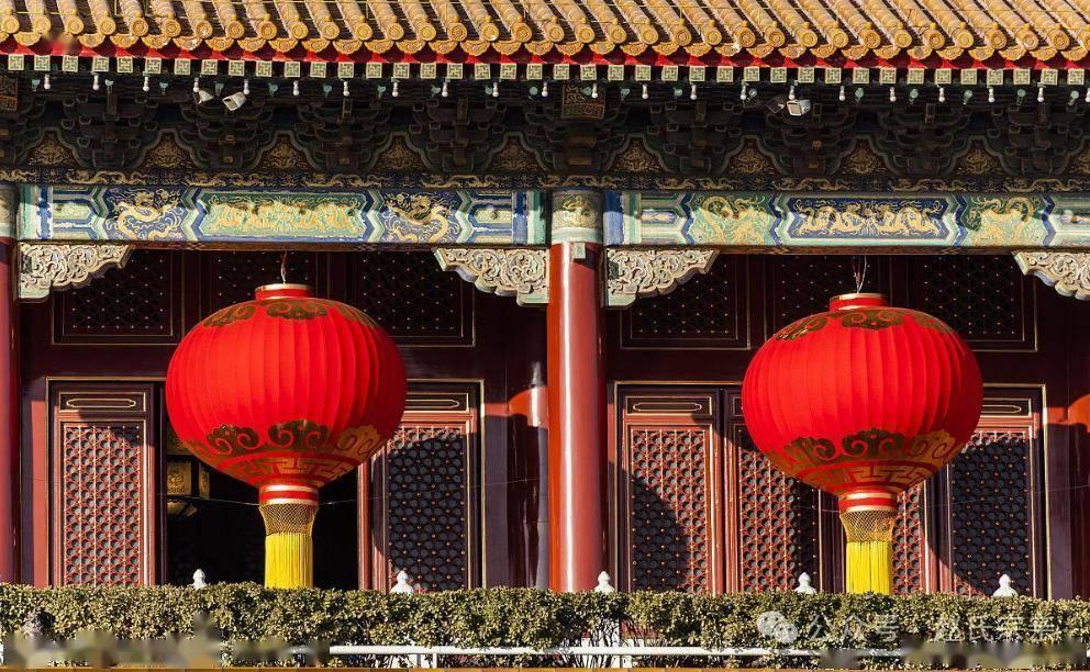 你见过挂在天安门城楼上，见证了开国大典的宫灯吗？1994年，其中两盏被拍卖，起拍