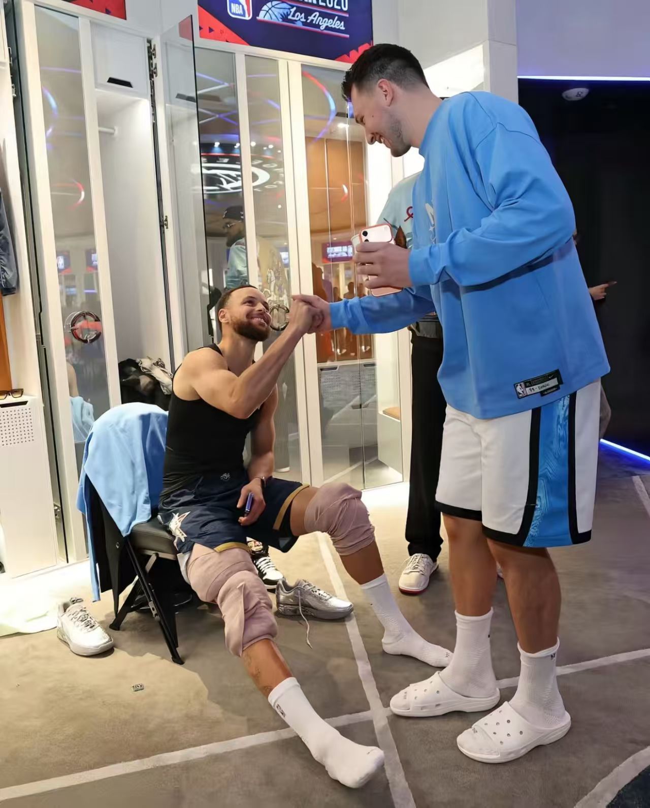 这赛季摆了吧，下赛季见！真没必要非死磕这赛季，把退役节点往后延一年不香吗？库里金