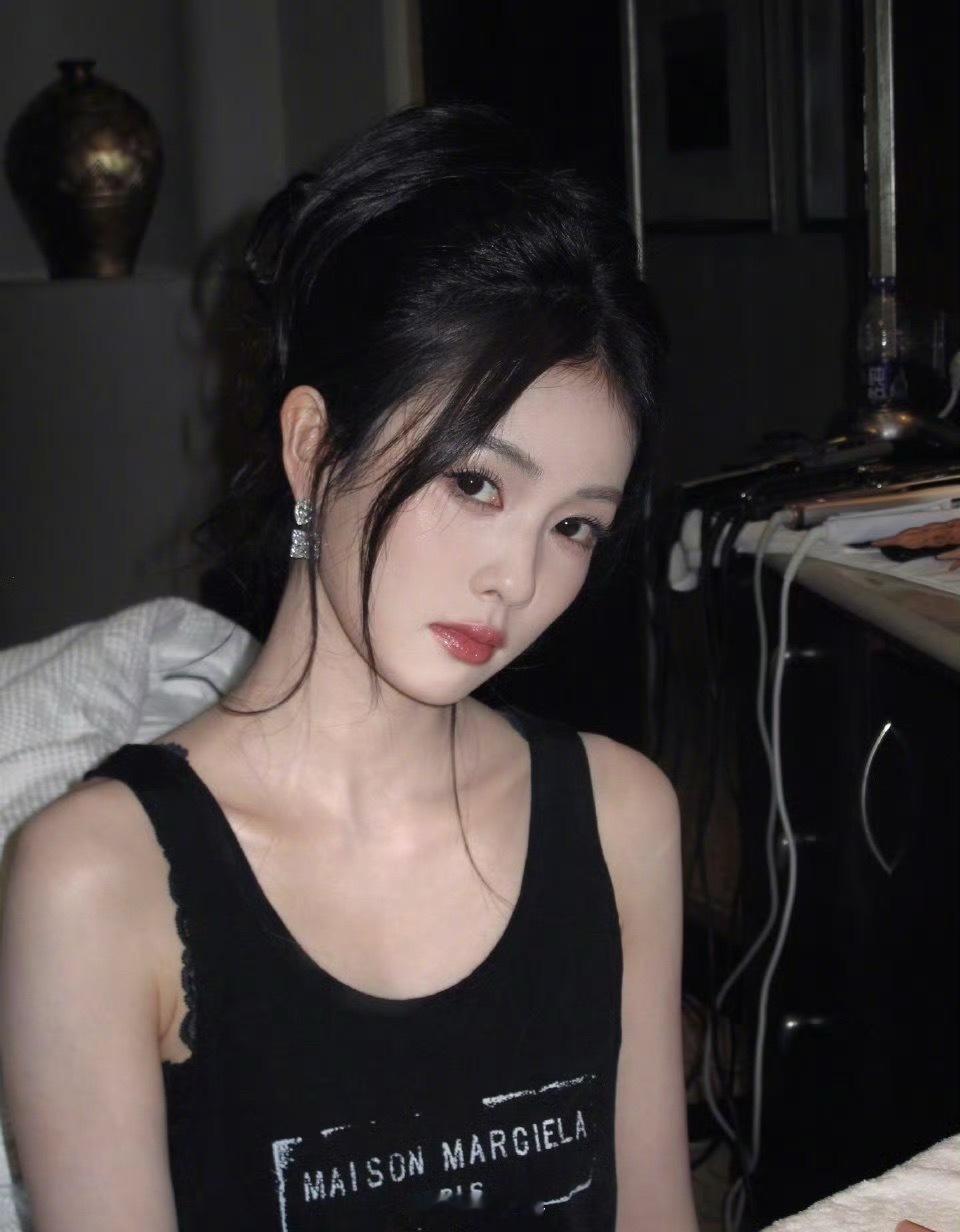 抖舞积累的人气都很像跳楼机白鹿卢昱晓 抖音下沉市场 