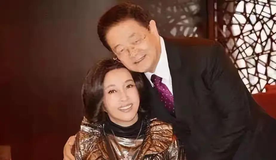 别再收藏了，你99%的“稍后阅读”都在喂养焦虑。
真正拉开人与人差距的，不是你看