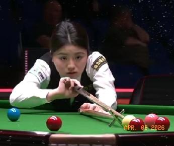 中场休息归来，白雨露打出单杆80分，80-0一杆制胜，扳回一局，比分1-4暂时落