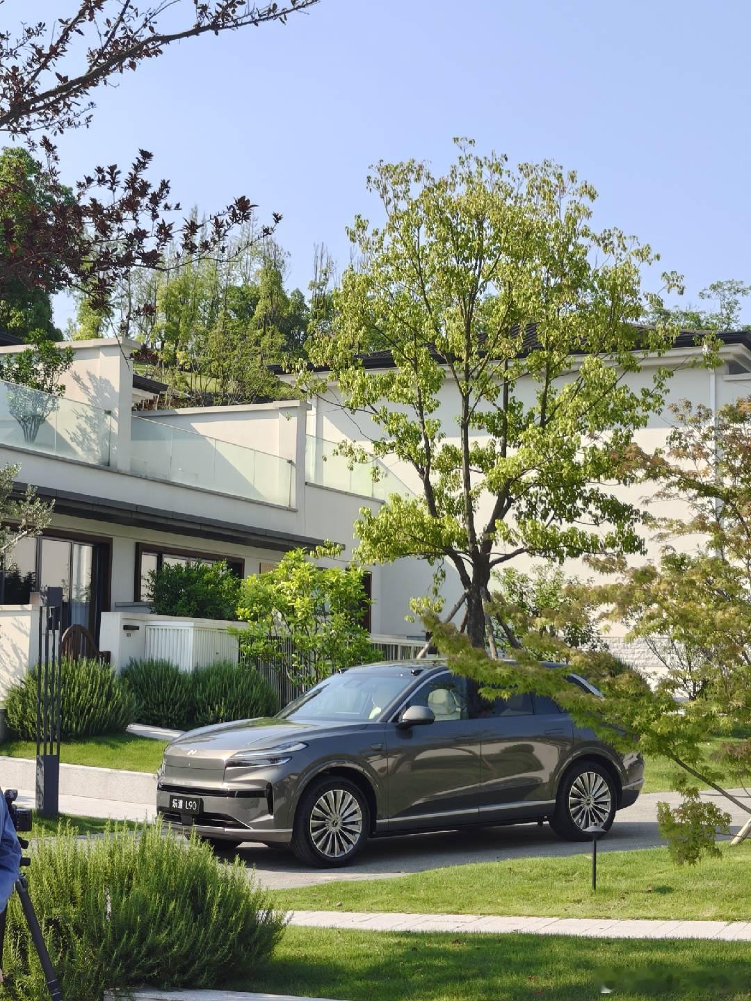 乐道 L90 这么看，好像好看了很多多了一分霸气乐道汽车 ​​​