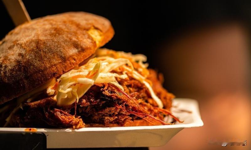 英国禁止白天在电视和网络上播放垃圾食品广告


英国从1月5日起正式落地垃圾食品