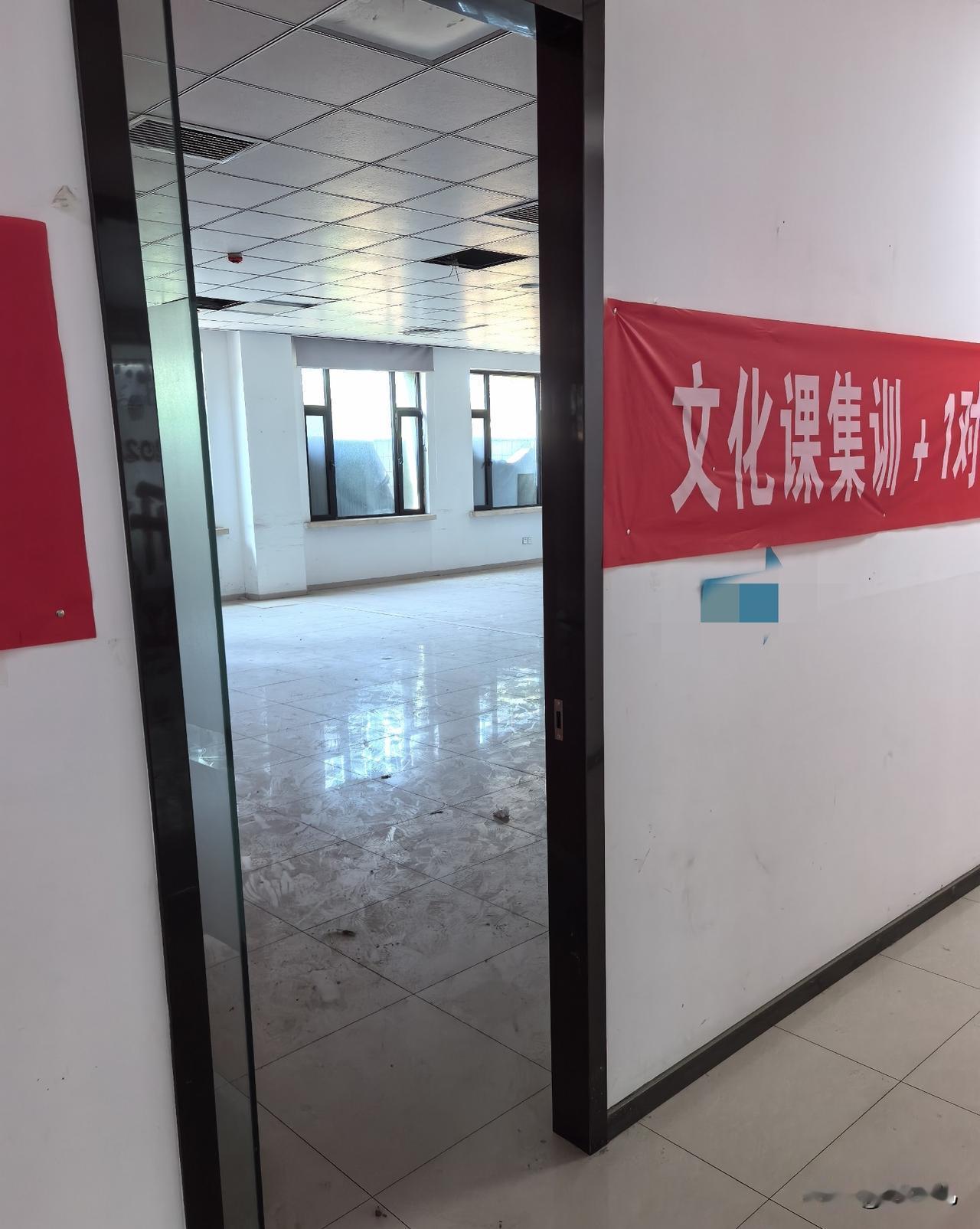 不知道别的地方怎么样，
反正太原的教培形势不容乐观。
这个暑假，文化课培训基本无