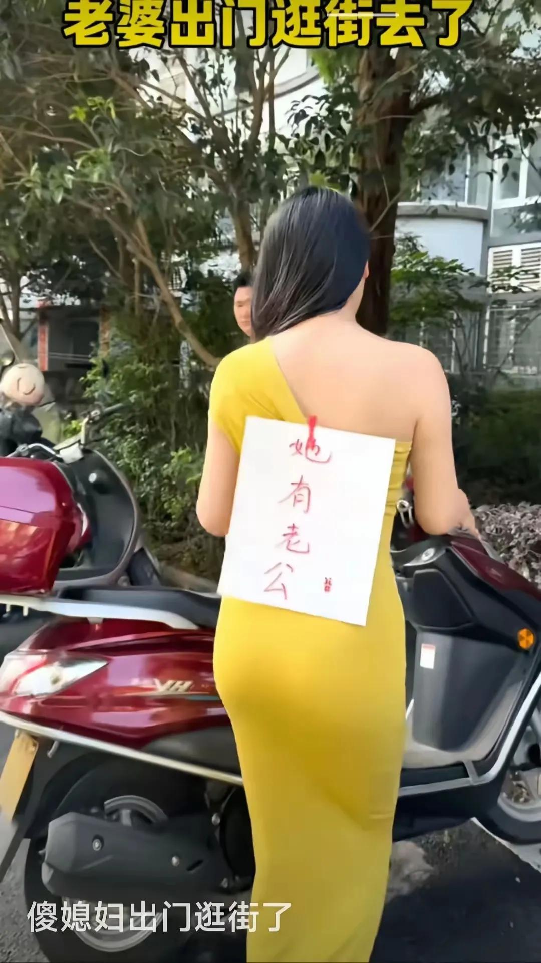 家人们仔细看
这老公在宣誓领地主权
如同一头雄狮
重点在“有”字
这么性感
还打