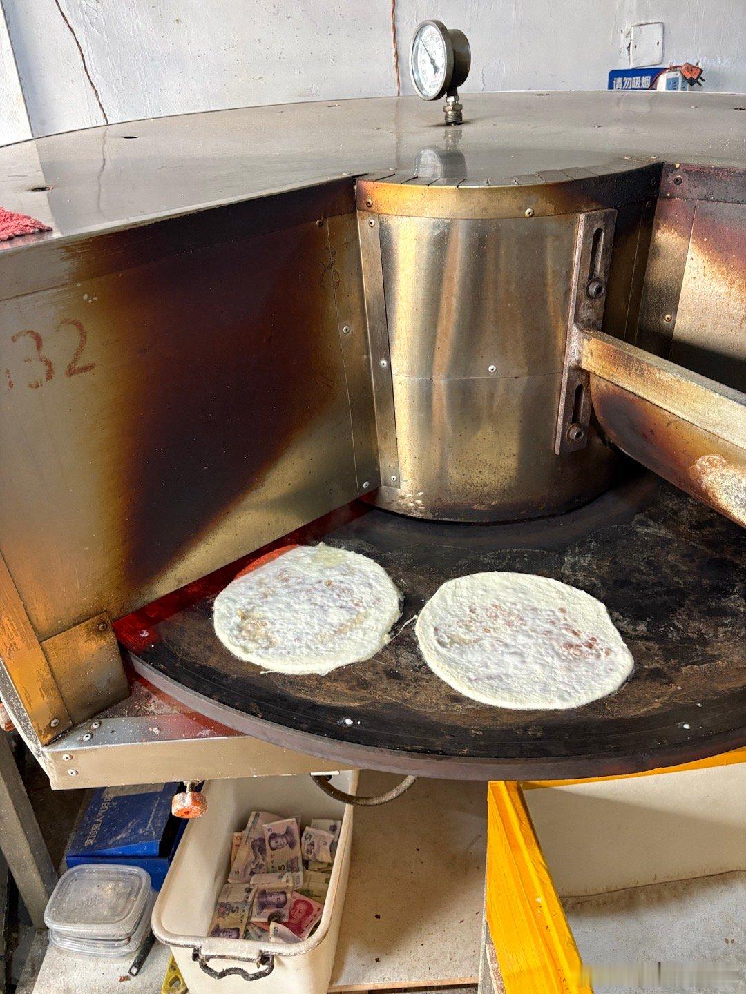 淄博博山肉烧饼这不湖北锅盔翻版吗好吃又便宜才两块一个 济南