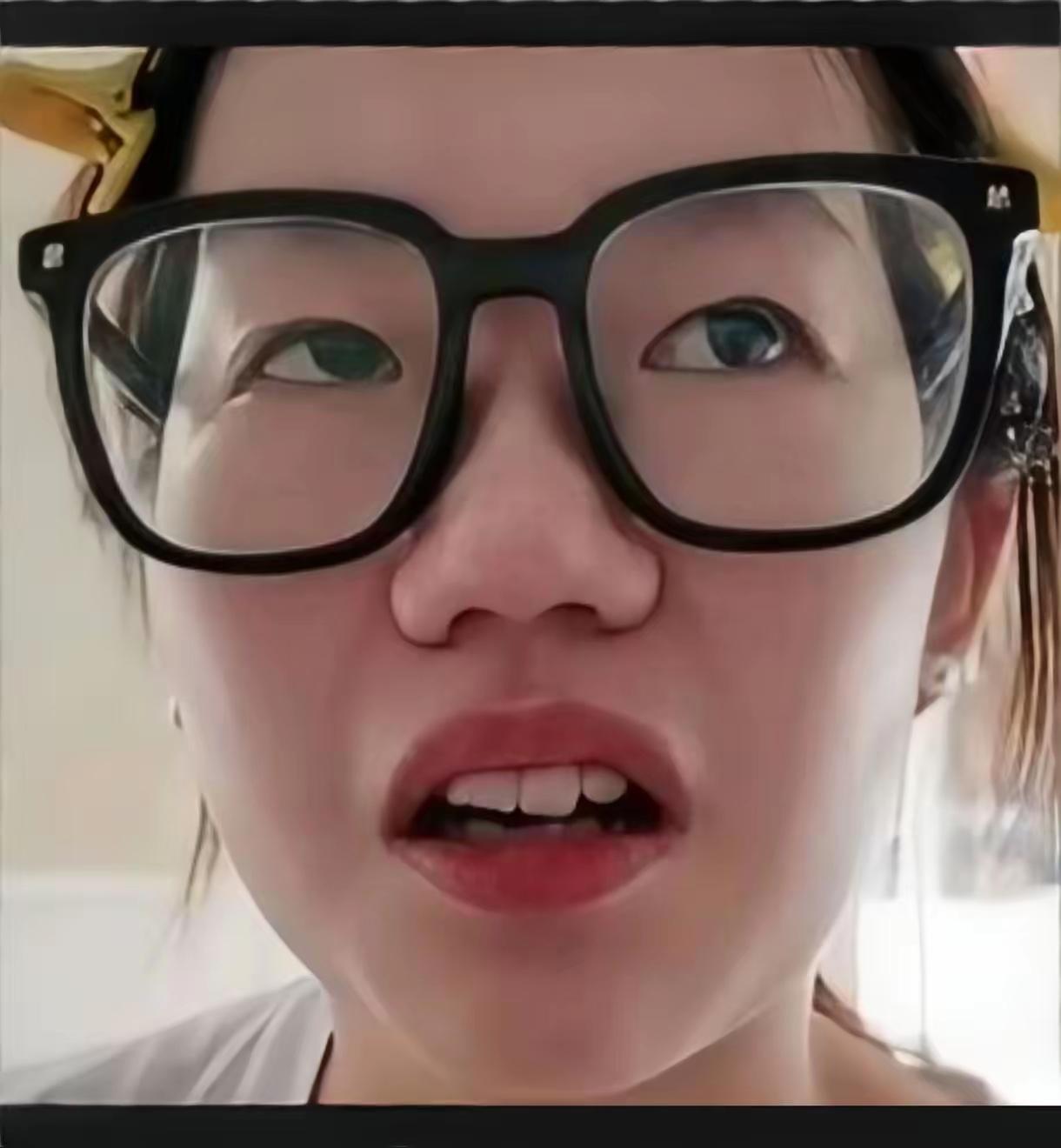 我给我奶奶看了熊女士的照片
我奶奶叹了口气说了一句
我万万没想到的话，虽然我催你
