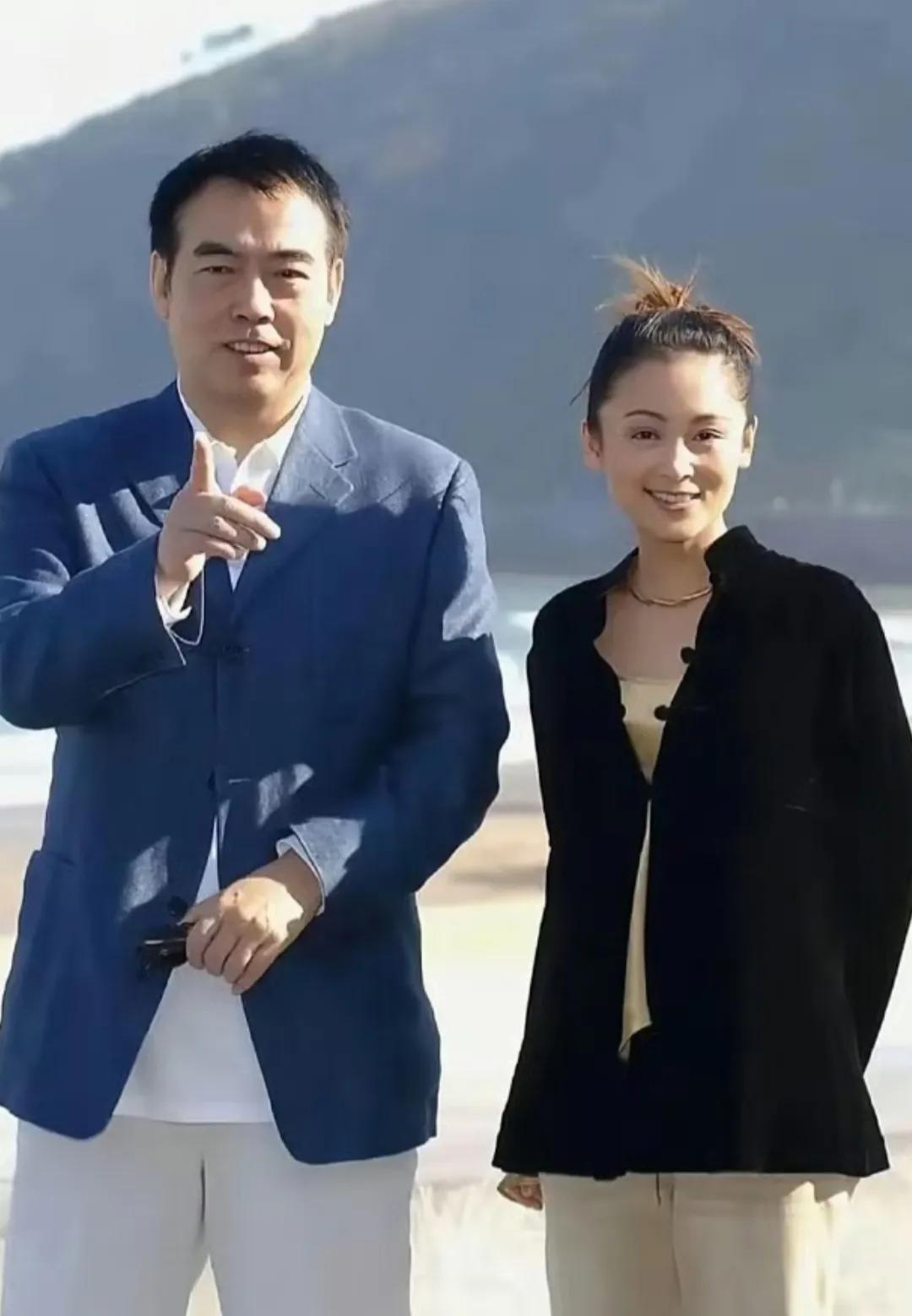 陈红生就一副标准东方绝色，无滤镜年代原生镜头依旧风华绝代，温婉似水，一静一动兼具