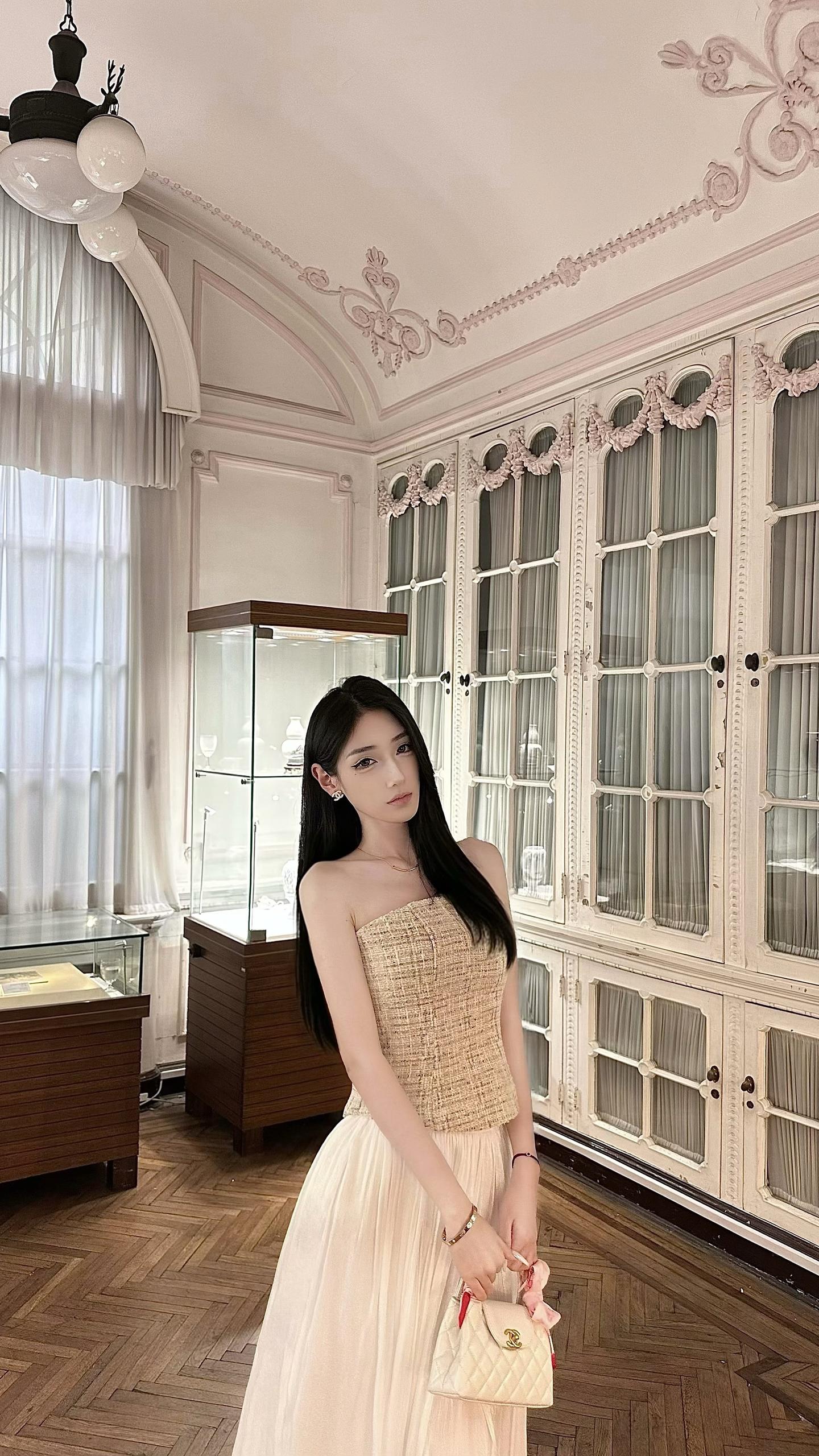 我们的世界不应该只剩下彼此吗