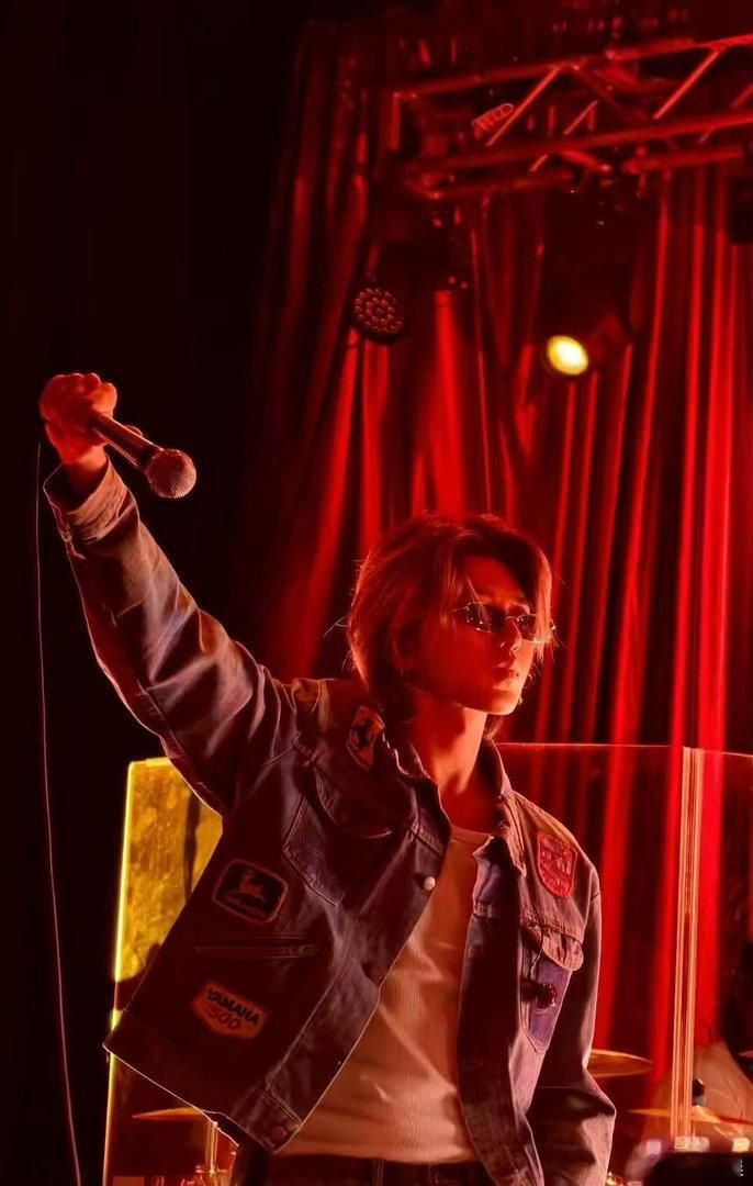 蔡徐坤改编spotlight舞台即兴改编尽显超强创作力，蔡徐坤赋予Spotlig