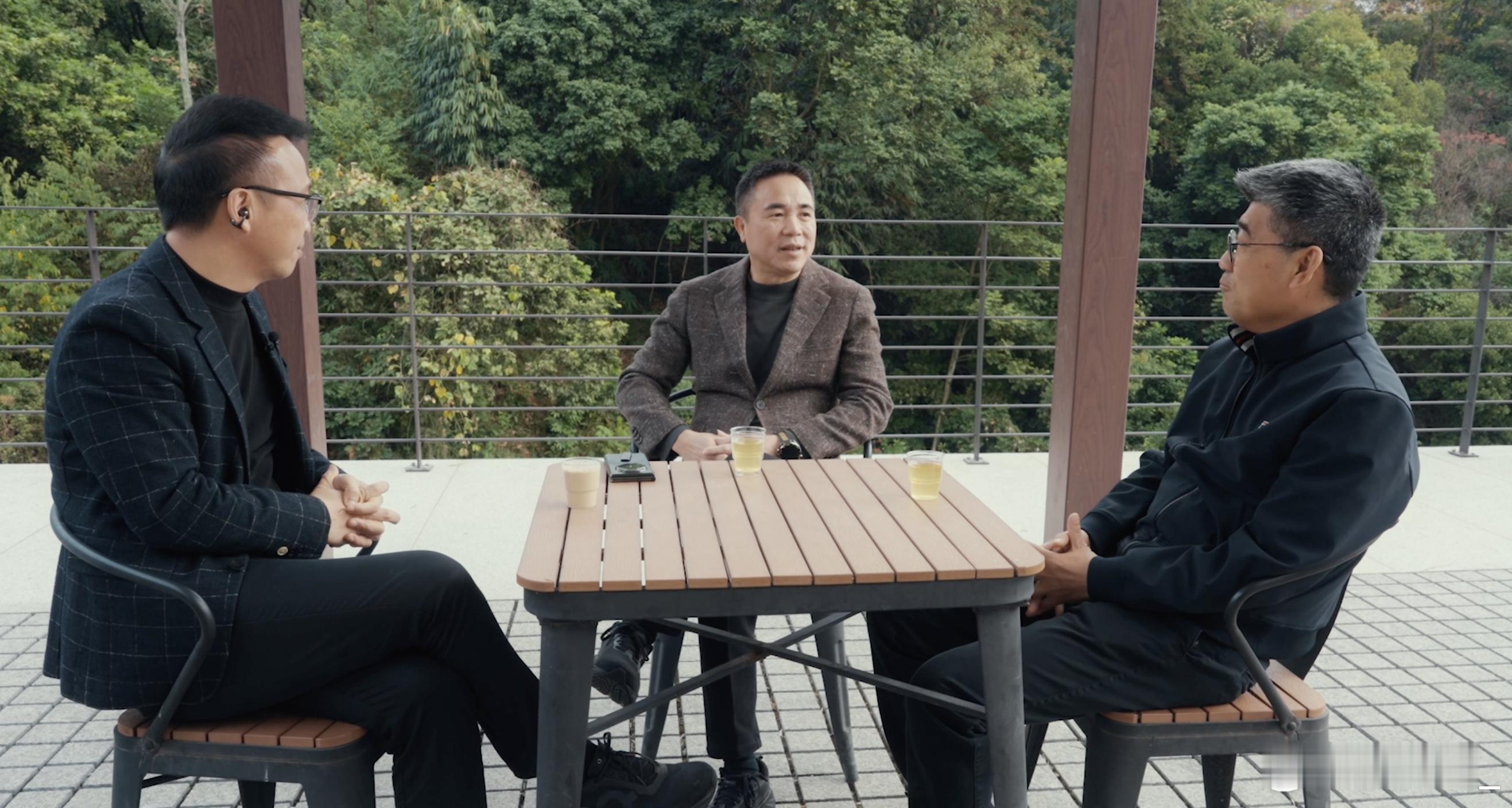 闽商过年返乡尊有排面不必张扬，自有排面。闽商圈层的过年方式，体面、温暖、有态度。