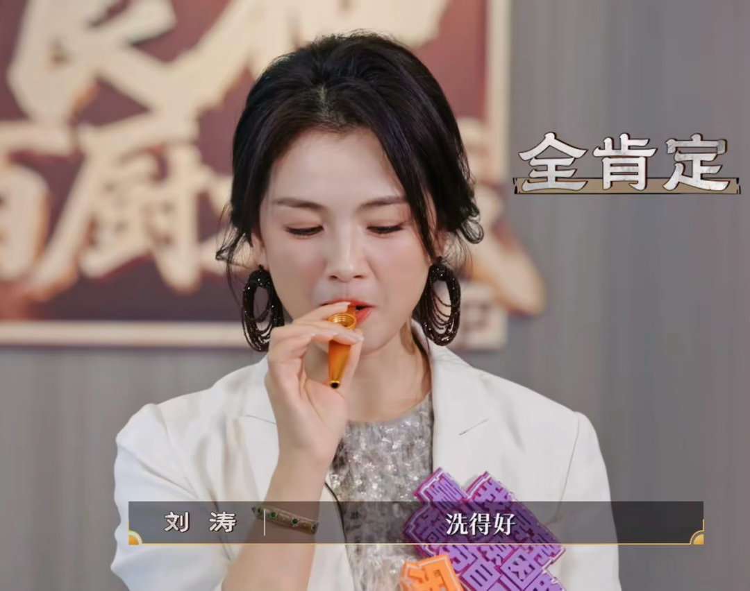 时代峰峻前老板这下惹到真饭圈了不是，这画风变的有点突然啊，感觉次元壁彻底破了 百